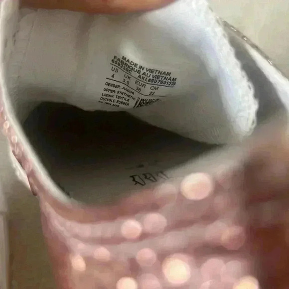 Girl's Converse Chuck Taylor Size 4 like new - Picture 8 of 9